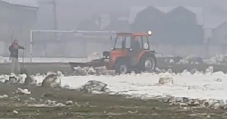Pogledajte što je traktor napravio od travnjaka uoči četvrtfinala kupa u BiH