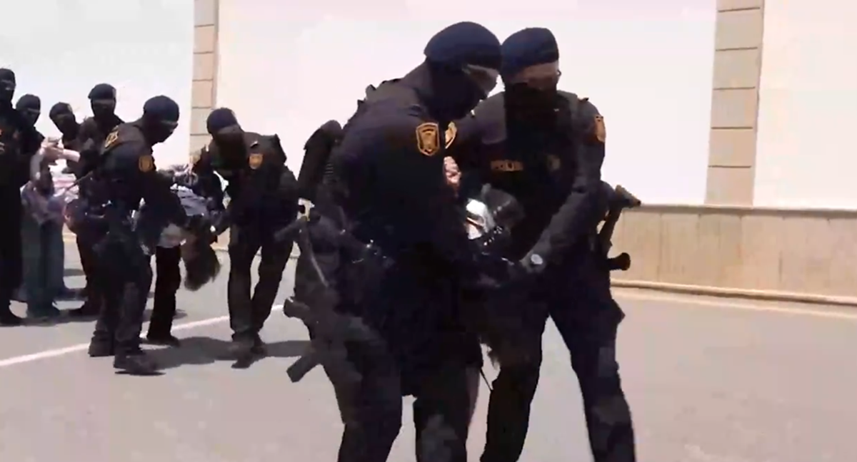 Vrije između Rusije i Azerbajdžana. Policija po Bakuu lovi Ruse