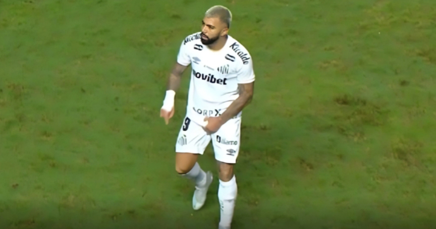 VIDEO Bivši napadač Intera zabio gol pa se uhvatio za penis. Isključen je