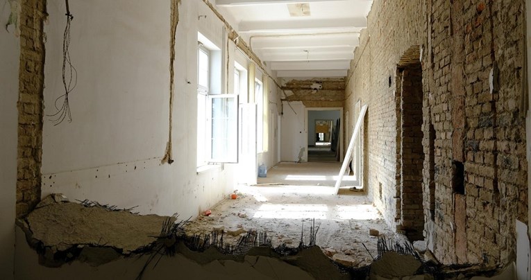 Pao s ljestava tijekom radova u centru Zagreba. Teško je ozlijeđen