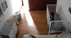 Video koji je postao viralan: Beba ''uhvaćena'' u domišljatom bijegu iz krevetića