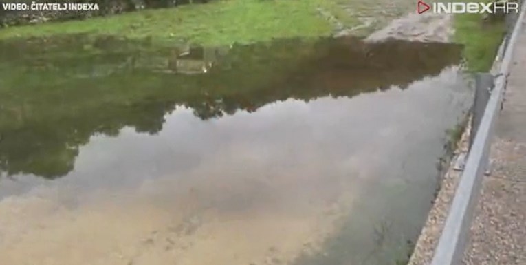 Poplave na Braču nakon enormne količine kiše, pogledajte snimku