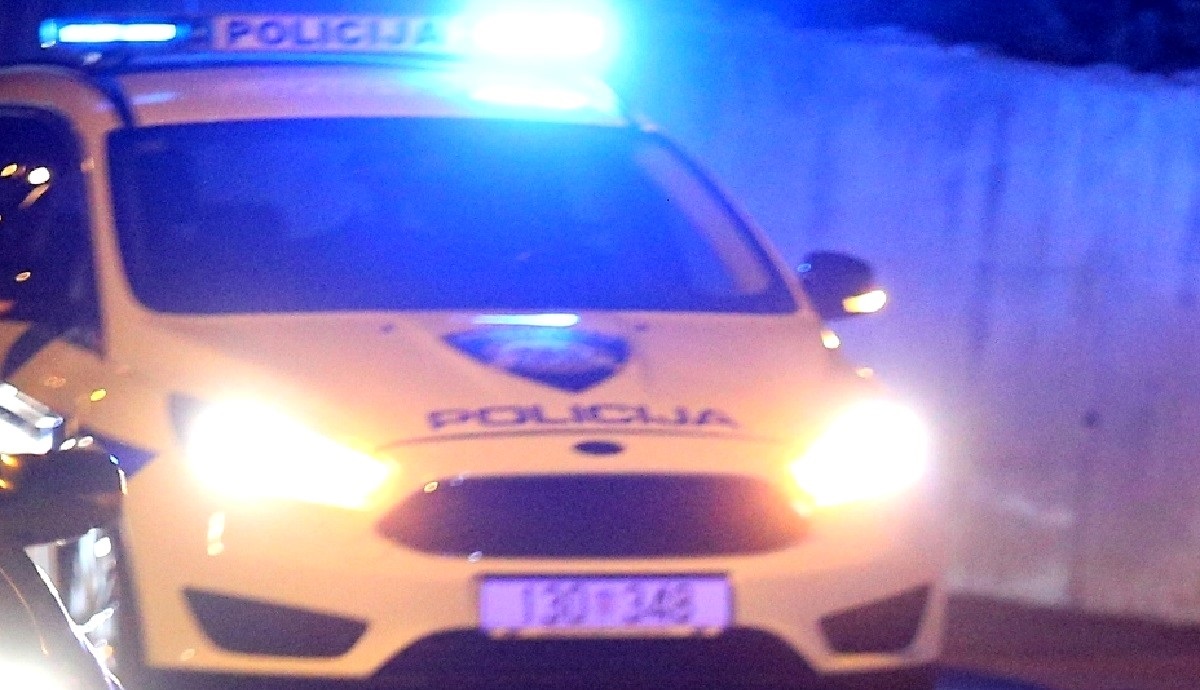 Dva auta sletjela s autoceste kod Nove Gradiške, jedan vozač teško ozlijeđen