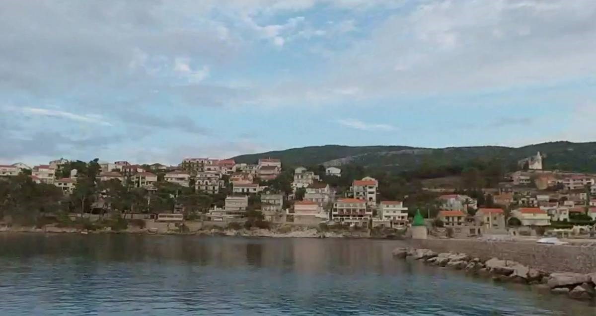 Na plaži na Hvaru pronađeno mrtvo tijelo muškarca