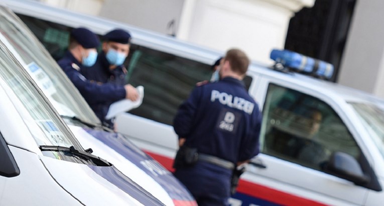 Pijani Hrvat u Beču se zabio u kolonu vozila pa napao policiju. Deset ozlijeđenih