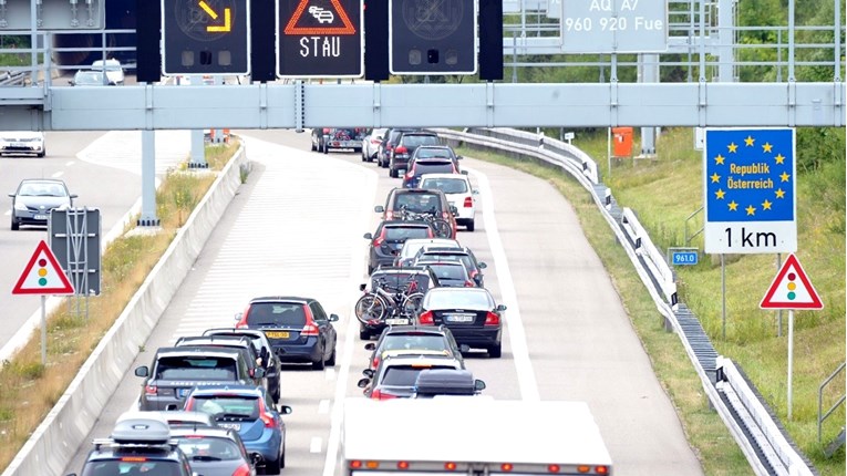 Austrijanci donose novi zakon. Vozačima će se zbog prebrze vožnje oduzimati auti?