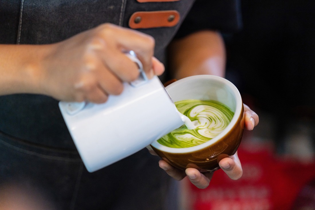 Matcha je stigla svugdje, ali što zapravo pijemo?