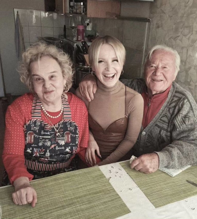 Danijela Martinović pokazala roditelje: "Za ovim stolom uvijek je bilo mjesta"