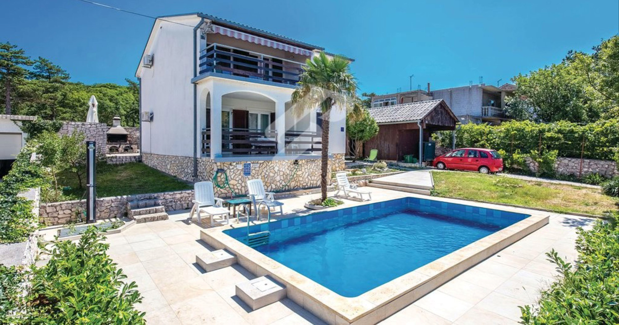 U Novom Vinodolskom prodaje se kuća s bazenom 200 m od plaže za pola milijuna eura