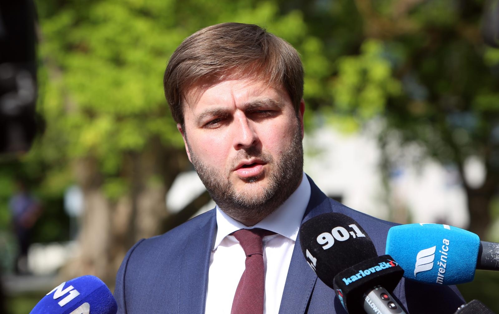 Ćorić je Plenkovića usporedio s Batmanom i Supermanom