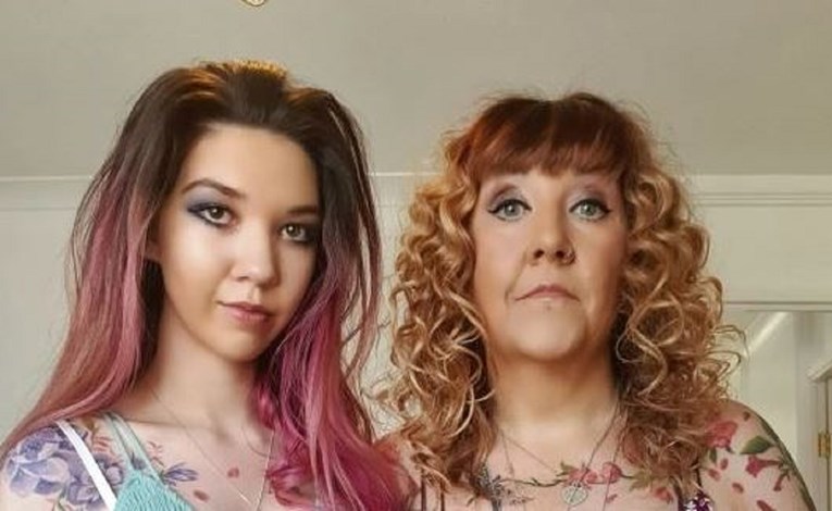 Mama i kći ostale u šoku jer su ih željeli izbaciti iz trgovine zbog ovih outfita