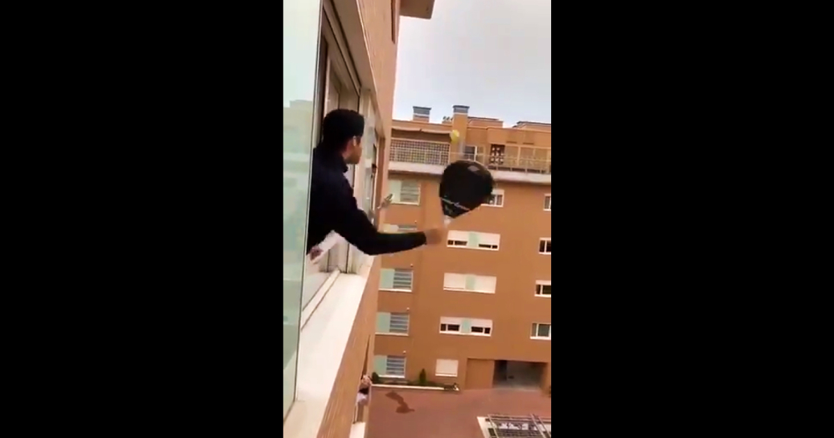 "Prozorski tenis" novi je izum koji krati vrijeme u doba koronavirusa