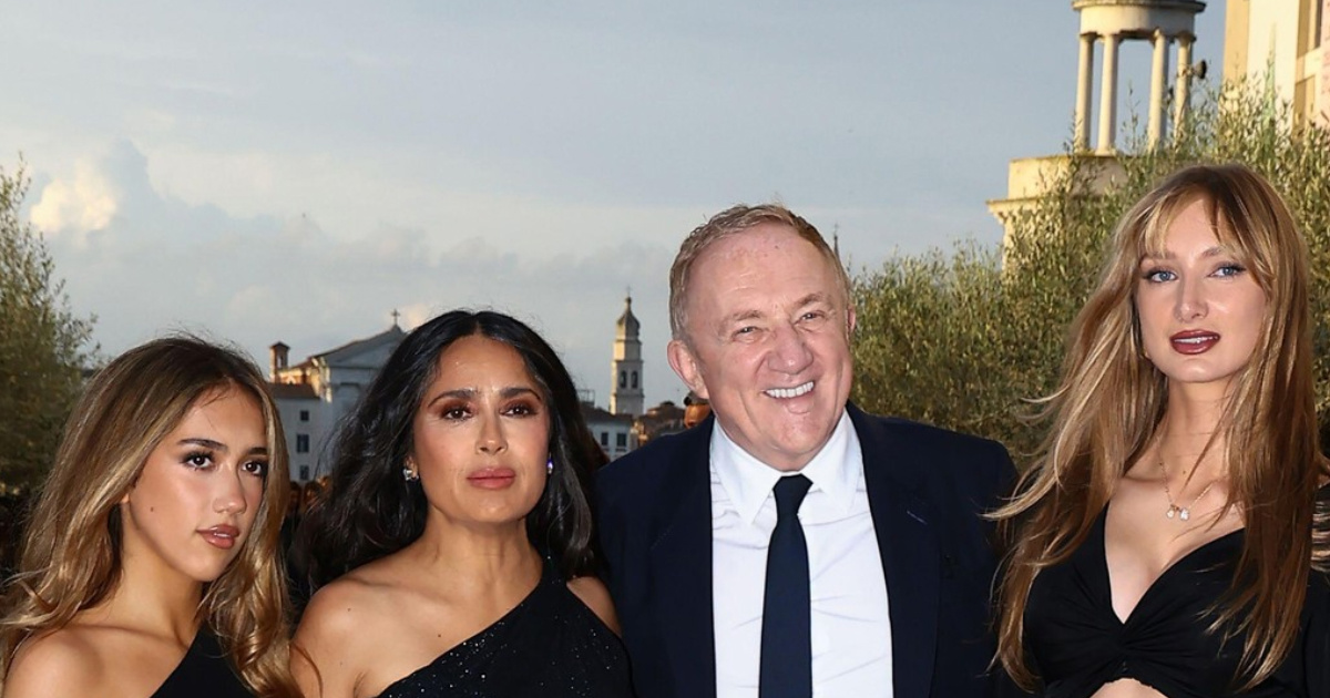 Salma Hayek s kćerima zablistala na gala večeri u Veneciji