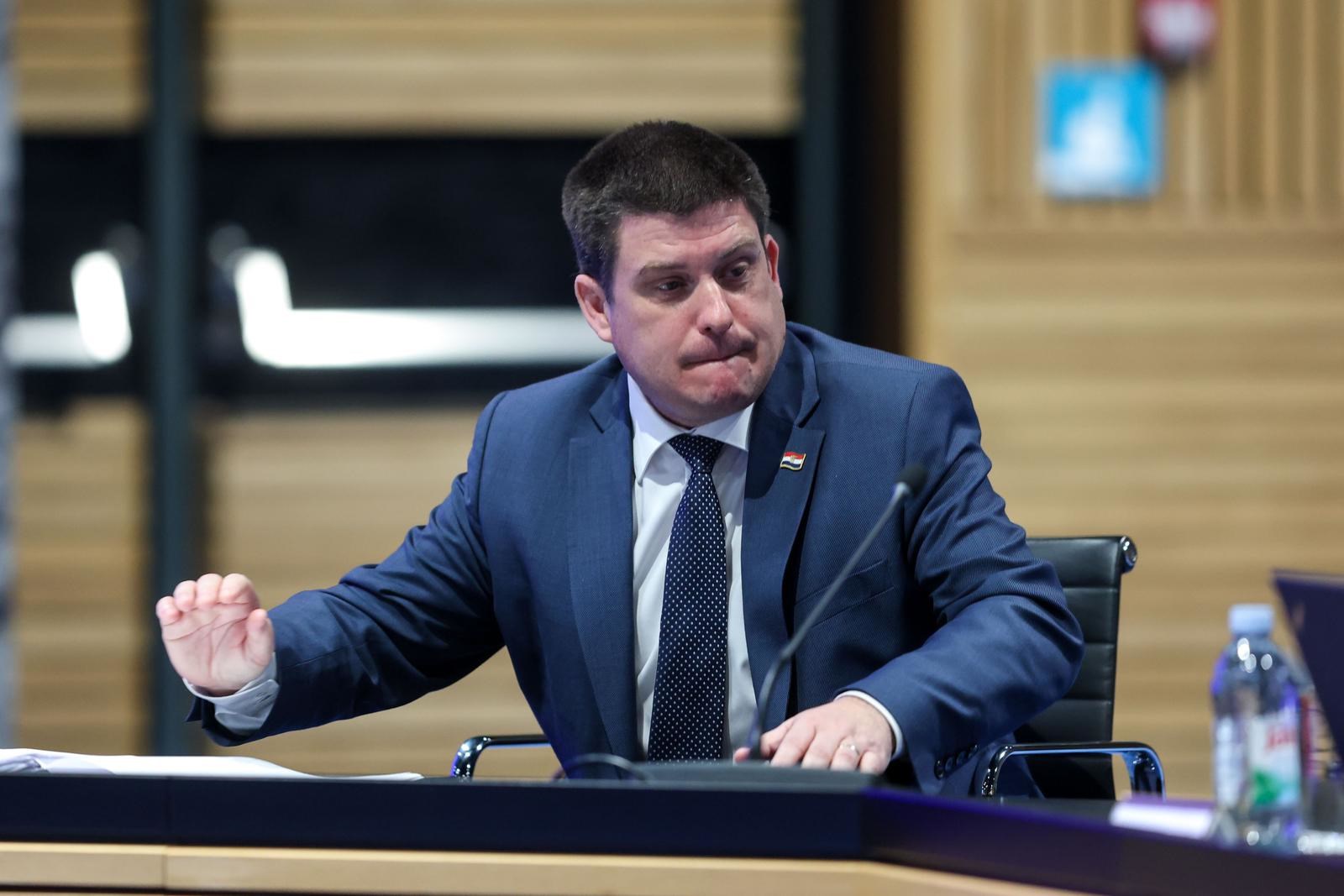 HDZ-ov ministar najavio nove vlakove i modernizaciju željezničkog prijevoza :)