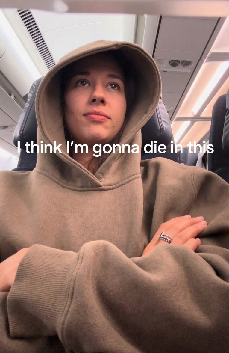 Snimila "najgori let ikad", potez putnice iza nje zgrozio ljude