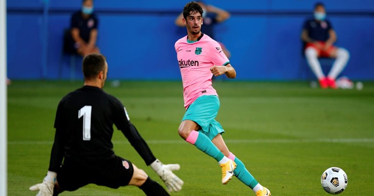 Barcelona predstavila treći dres i napravila grešku s bojom hlačica