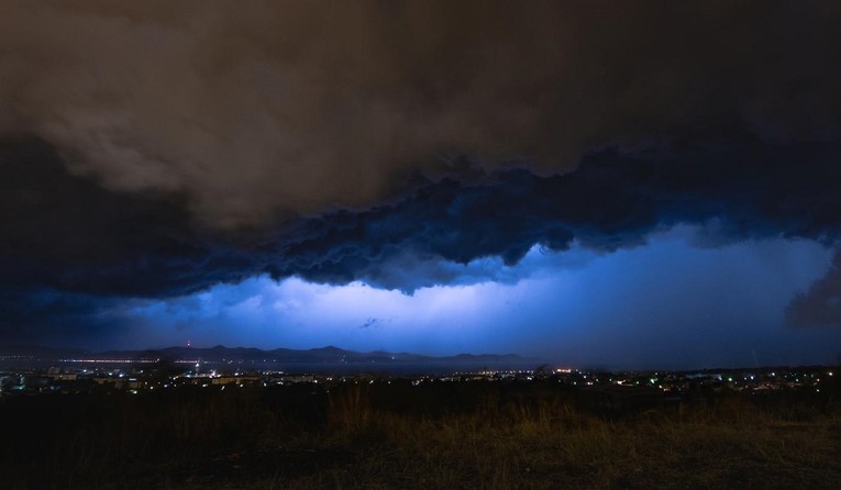 Danas uglavnom sunčano i toplo, večeras stiže promjena