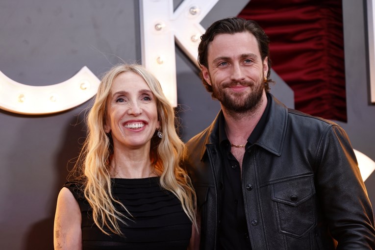 Aaron Taylor-Johnson (35) proslavio 59. rođendan supruge Sam u Rimu