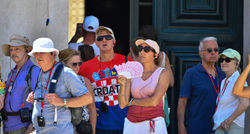 I zastava i grb: Turist u Dubrovniku privukao pažnju majicom