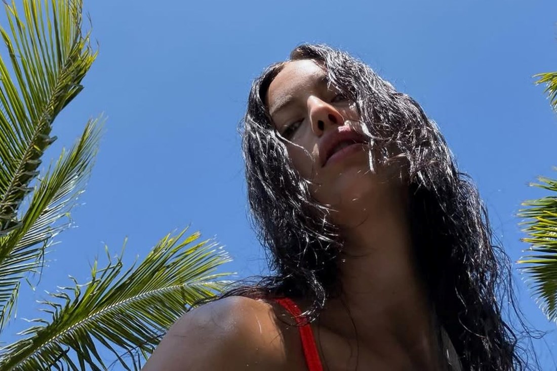 Irina Shayk objavila fotografije u minijaturnom bikiniju