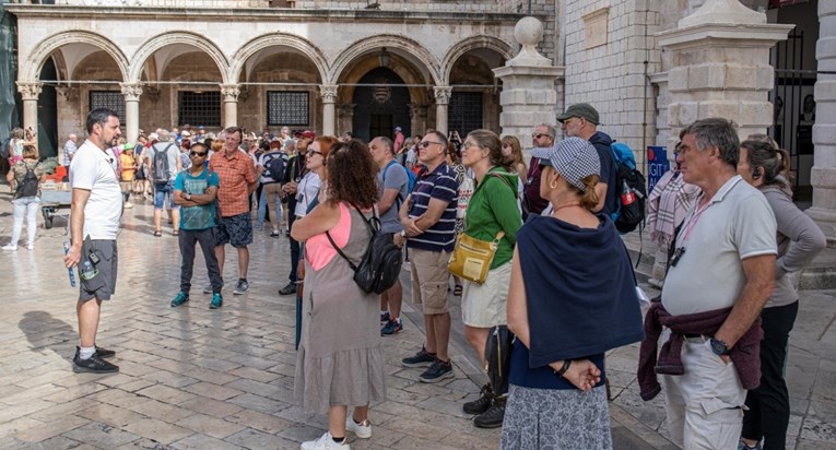 Kupanje i šetnja: Evo kako izgleda Dubrovnik u listopadu
