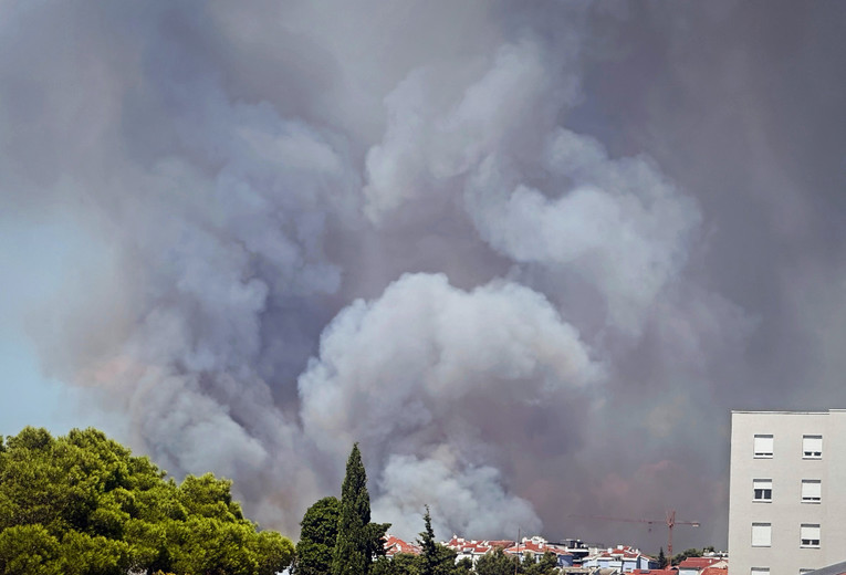 Vatrogasci stavili pod nadzor većinu požara, najzahtjevnije je kod Zadra
