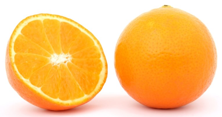Deset razloga zašto nutricionisti preporučuju jesti naranče svaki dan