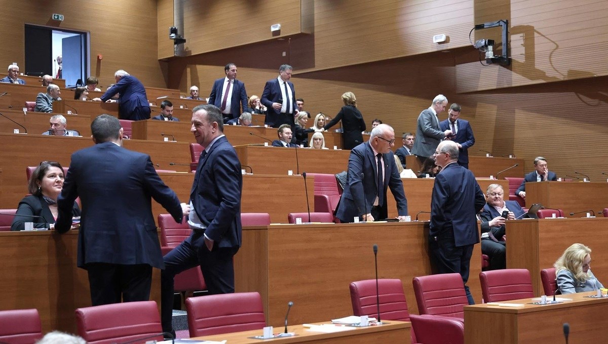 U saboru rasprava o izbornim jedinicama. "Imamo 500.000 birača više nego stanovnika"