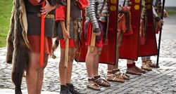 Pijani Talijan odjeven u rimskog legionara po Rovinju pokazivao spolovilo