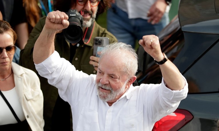 Bivši ljevičarski predsjednik debelo vodi ispred Bolsonara u anketama