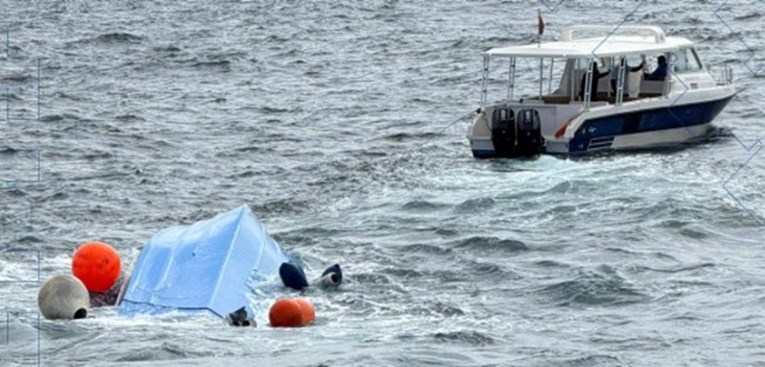 Brod s 25 ljudi potonuo kod obale Omana. Poginula 3 francuska turista