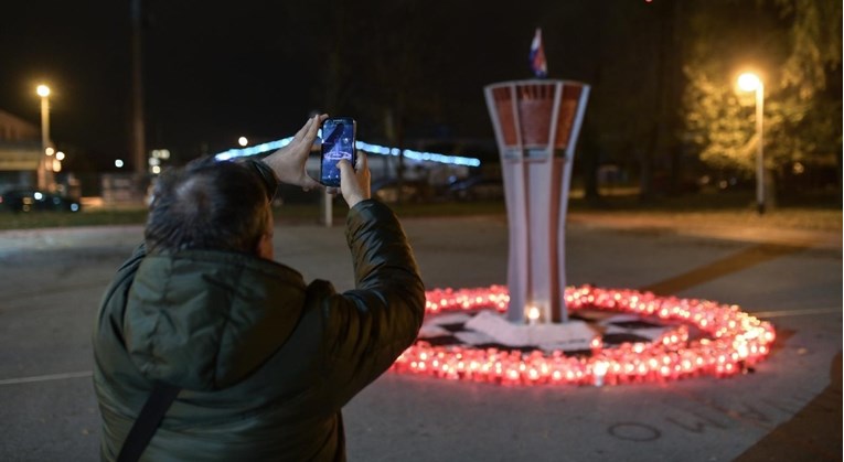 Zagrebački osnovnoškolci napravili repliku Vodotornja i postavili je na igralište