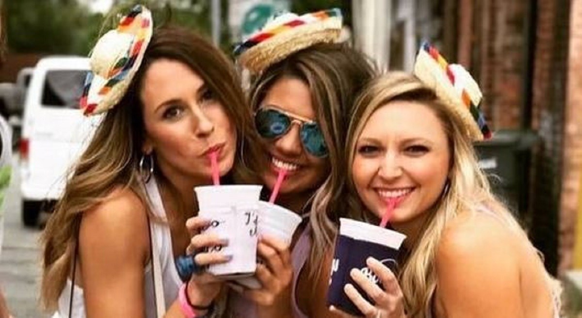 Fotka cura postala hit zbog neočekivanog detalja u pozadini