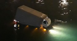 VIDEO U Splitu kamion upao u more