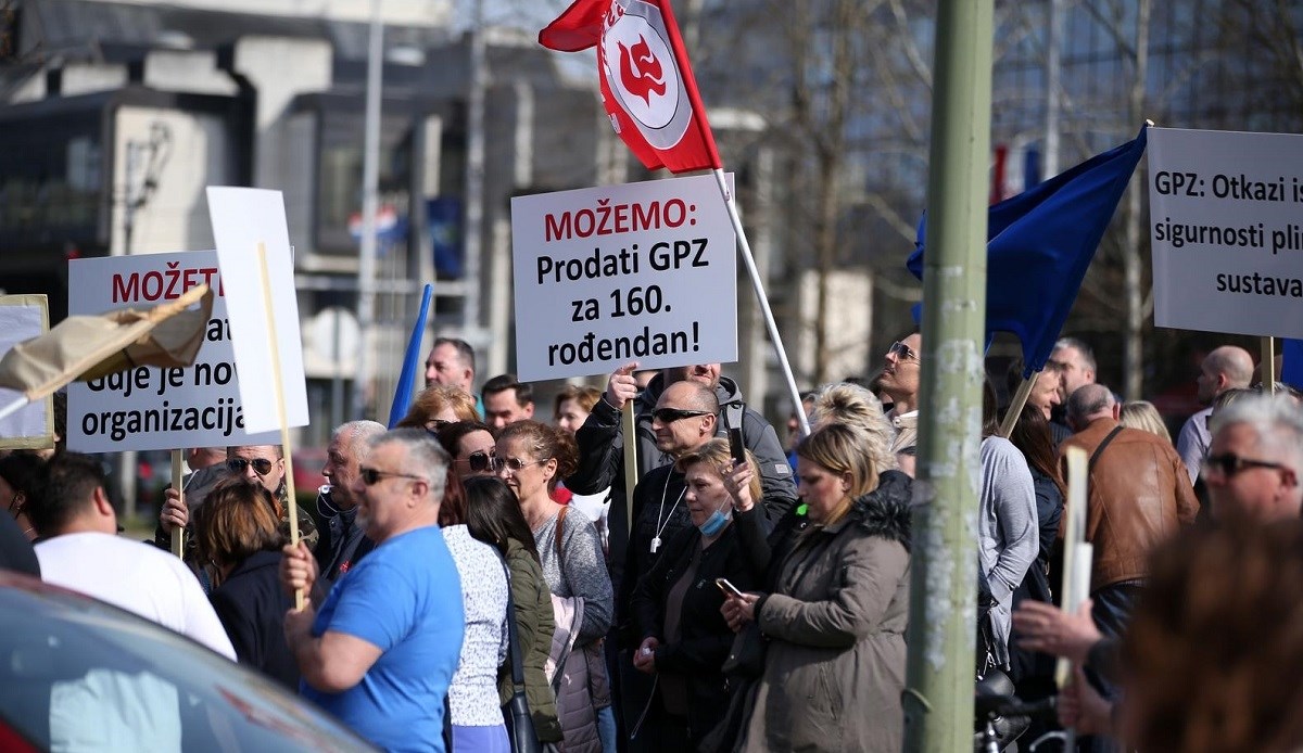 Počeo prosvjed protiv otkaza u Holdingu