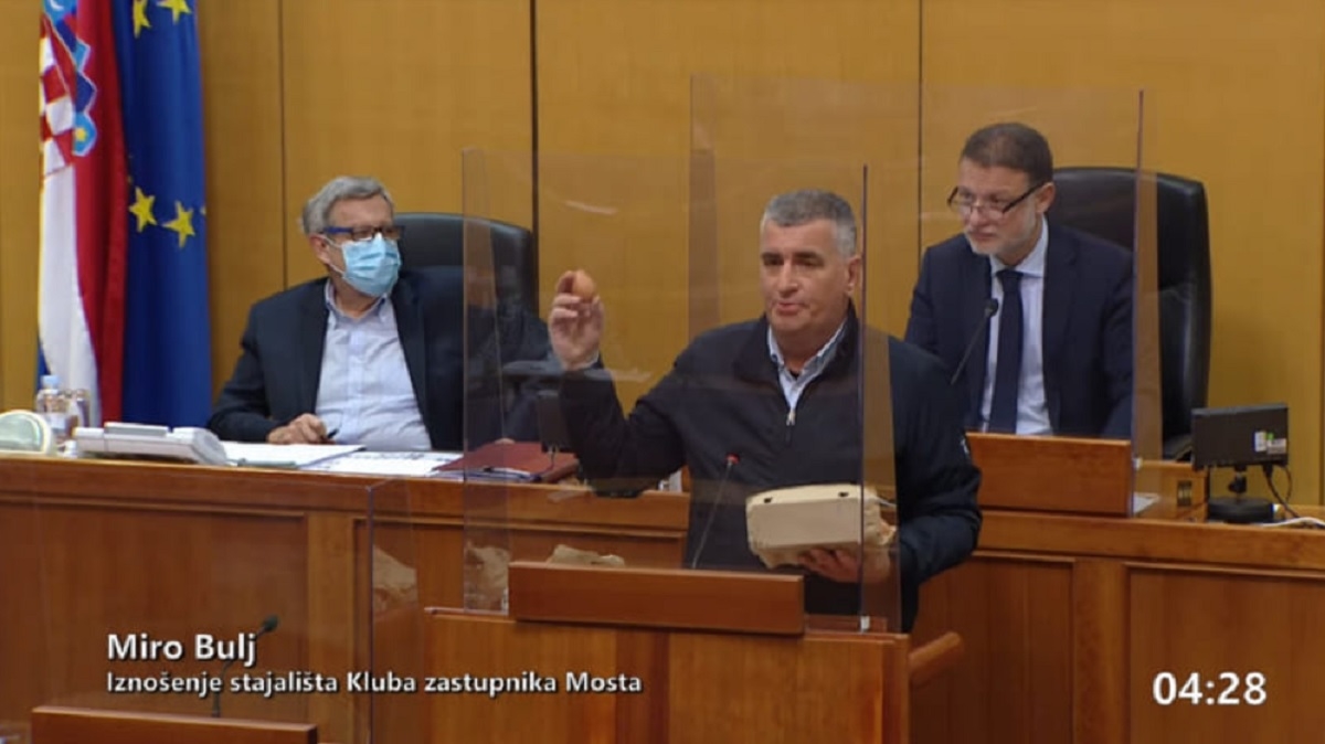HDZ: Milanovićevi mućci ili jajani skreću pažnju sa sramote svog Pijetla