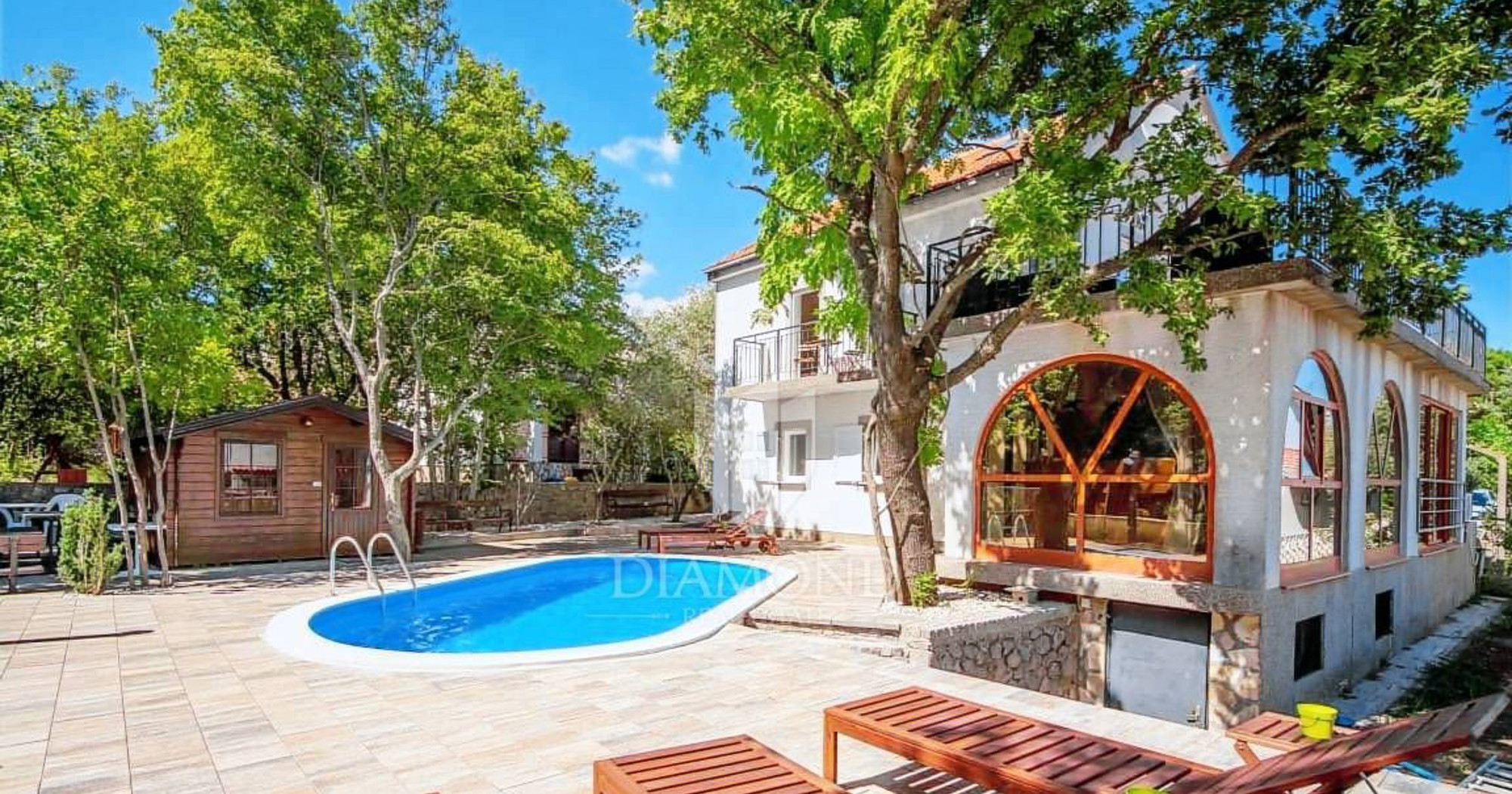 Vila s bazenom i osam spavaćih soba na Krku prodaje se za 590.000 eura