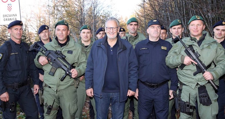 Božinović pozirao u društvu teško naoružanih policajaca, HDZ se time hvali na Fejsu