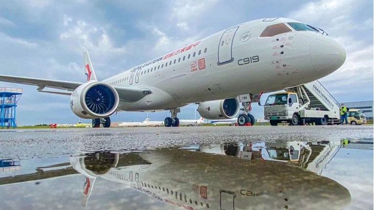 VIDEO Prvi kineski putnički avion C919 obavio prvi komercijalni let