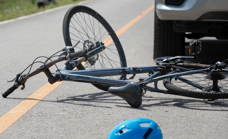 Turistica pala s bicikla kod Primoštena, polomila se pa dobila i kaznu