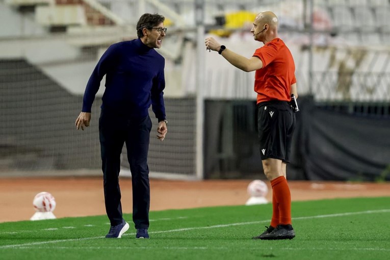 Rijeka bez trenera u utakmici sezone. Sanchez završio u bolnici