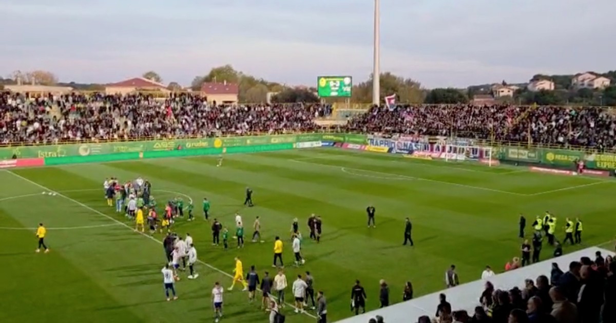 Pogledajte kako je Torcida ispratila igrače Hajduka nakon pobjede nad Istrom