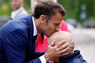 Macron kao Chirac. "U stanu je curio plin, on je upalio šibicu da vidi što se događa"