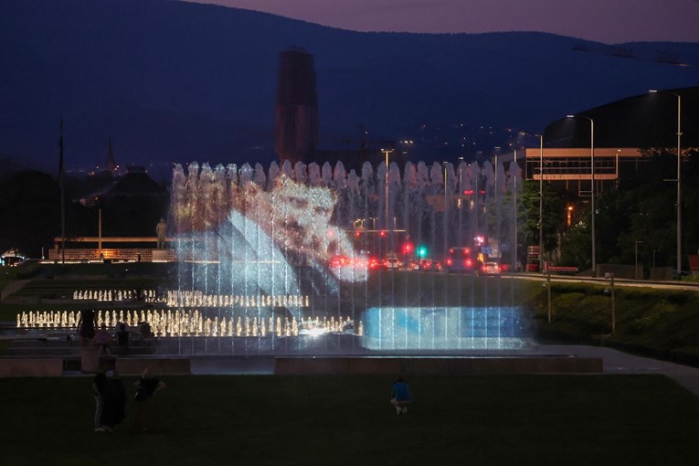 Na zagrebačkim fontanama osvanuo lik Nikole Tesle