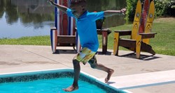 Petogodišnjak savladao strah od skakanja u bazen i postao internet senzacija