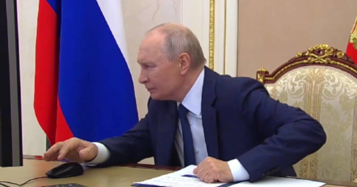 VIDEO Putin glasao preko interneta na izborima u Rusiji. Snimka postala hit