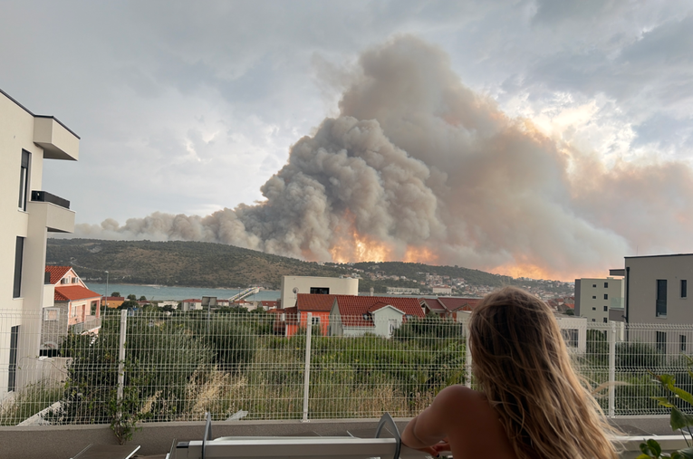 I dalje gori u Dalmaciji, dignuti kanaderi
