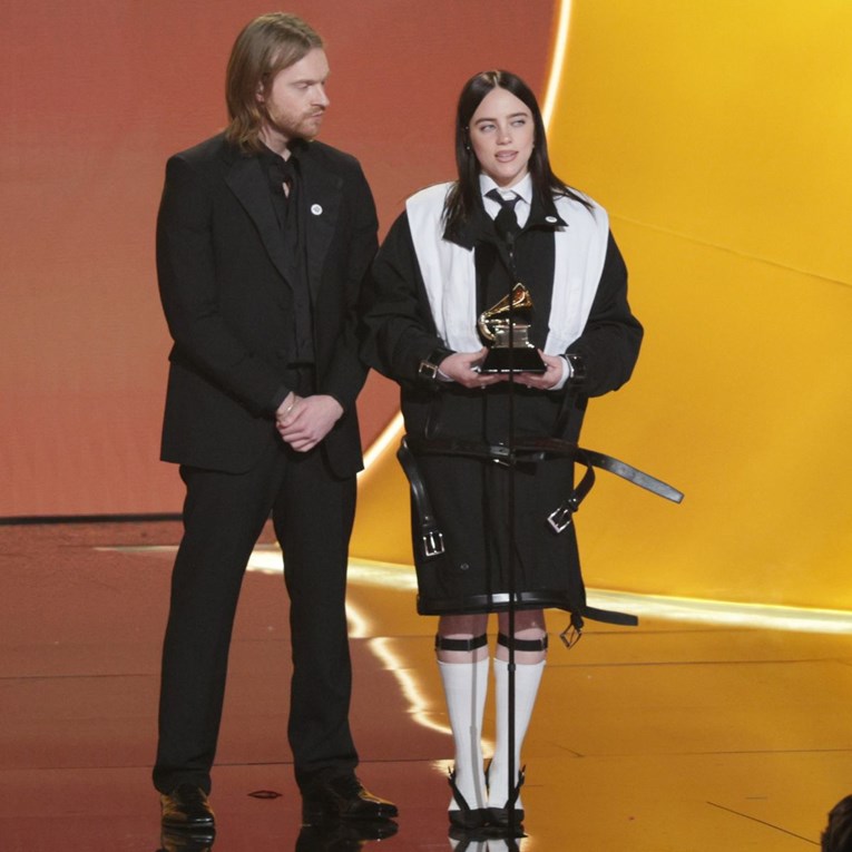 Brat Billie Eilish: Vidim da su moćni bijeli starci ogorčeni zbog govora moje sestre 