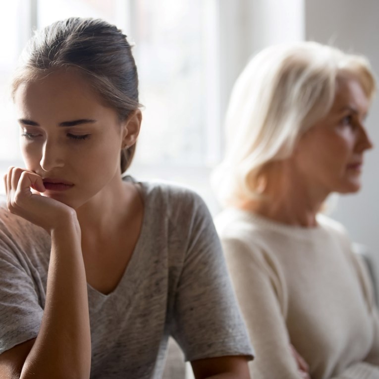 Psiholog savjetuje kako ponovno izgraditi odnos kada se odraslo dijete povuče