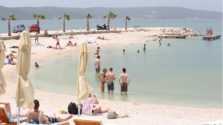 Umrla je Britanka koju je na plaži u Splitu udario grom